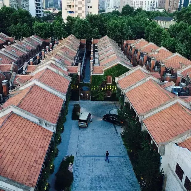 上海徐匯的石庫(kù)門里！俗稱五星級(jí)酒店里的愛馬仕的嘉佩樂