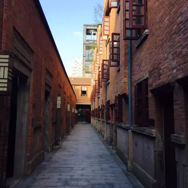 上海徐匯的石庫(kù)門里！俗稱五星級(jí)酒店里的愛馬仕的嘉佩樂