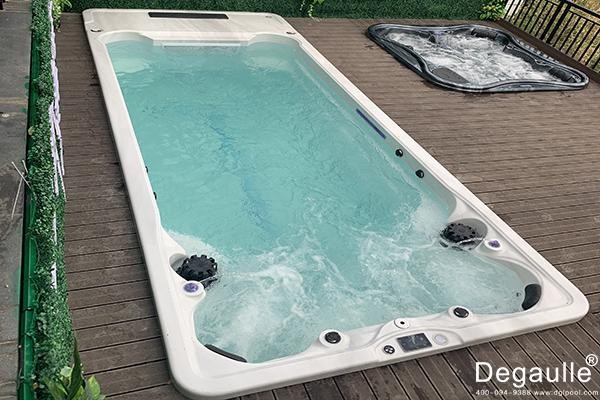 這種室內(nèi)無邊游泳池可以讓你在家做水療spa、游泳鍛煉
