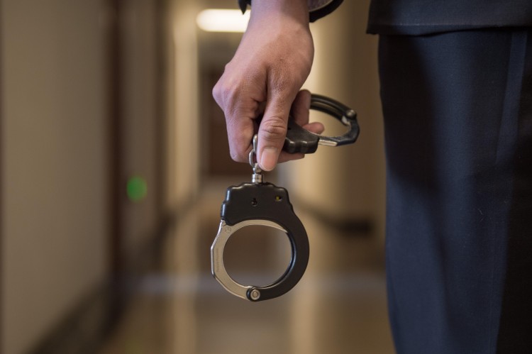 按摩店老板非法行醫(yī)致人死亡獲刑十一年
