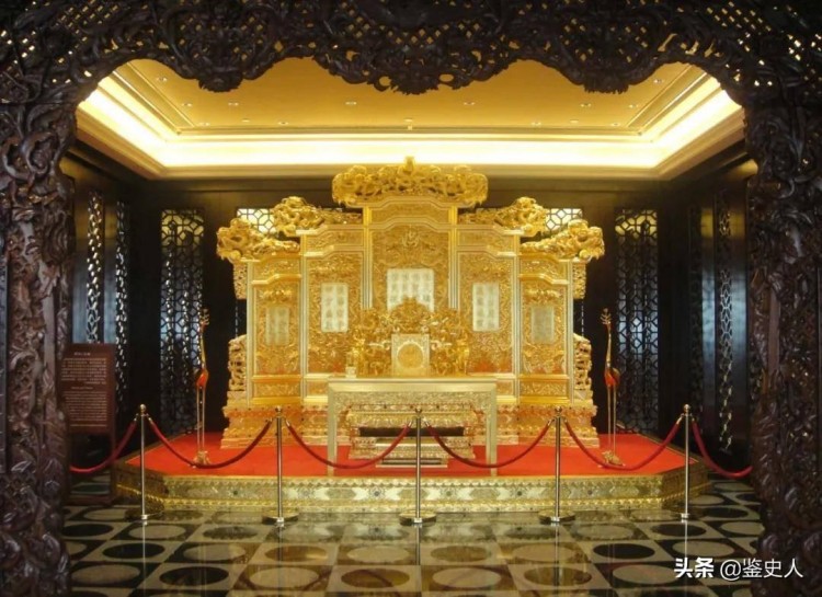 揭秘京城四大頂級(jí)會(huì)所入門費(fèi)最低10萬(wàn)可能有錢也進(jìn)不去