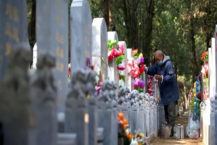 北京三甲醫(yī)院被曝天價(jià)殯葬費(fèi)600元給遺體吃飯5990洗個(gè)澡