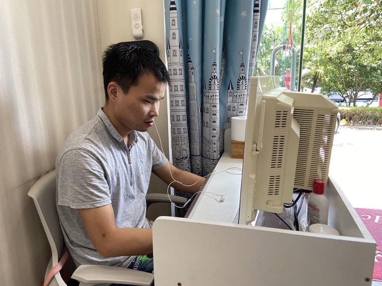 上海盲人按摩店艱難重啟：被封地下室兩月開業(yè)后無生意可做街頭擺攤?cè)召?0