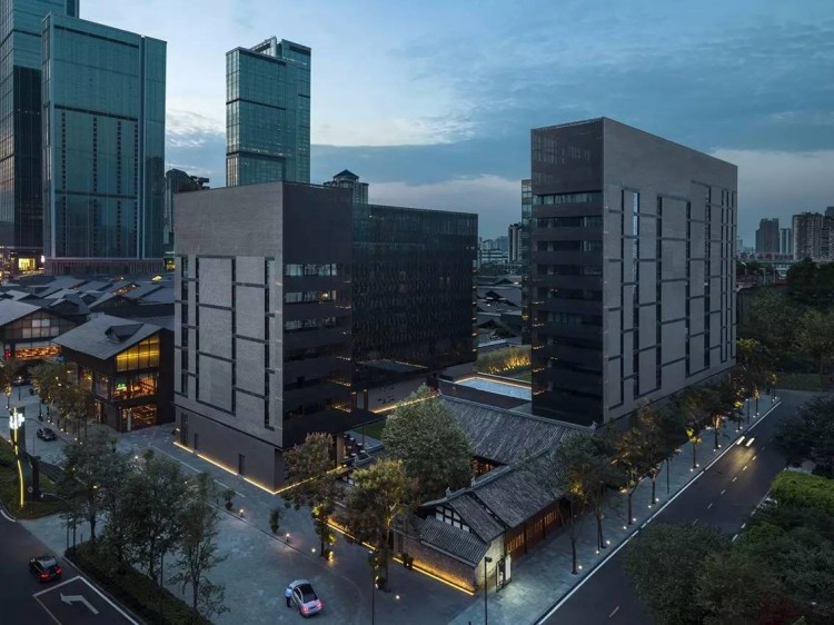 市中心藏著這樣一個(gè)老建筑低調(diào)且奢華