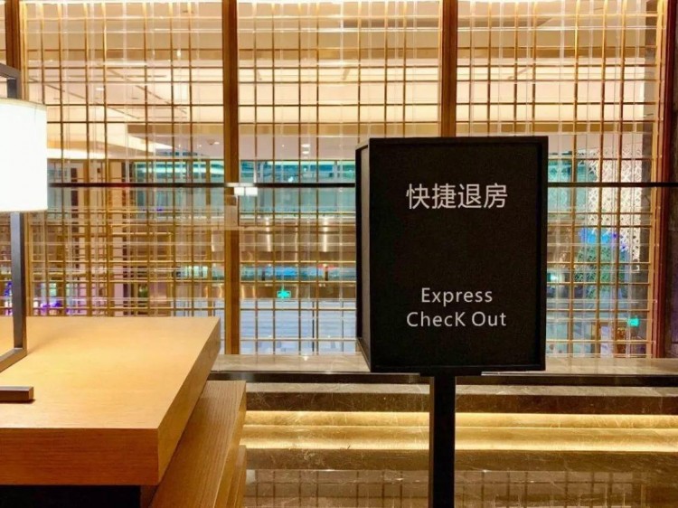 洗澡喝酒躺著看飛機(jī)！深圳機(jī)場這家奢華酒店轉(zhuǎn)機(jī)星人務(wù)必了解一下！