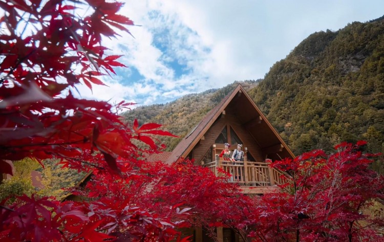 成都3h直達(dá)網(wǎng)紅溫泉：無邊泳池藏在大山深處純天然