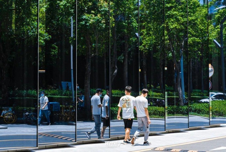 南山科技園里被掏空的年輕人來到按摩店充電回血