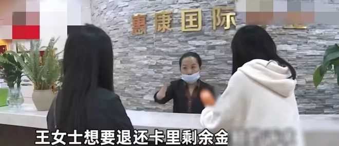 四川成都一女子沒穿衣服做SPA男技師卻闖入將其看光！