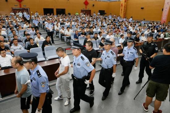西安臨潼黑社會(huì)勢(shì)力控制一水療中心成賣(mài)淫據(jù)點(diǎn)昨日全部判刑