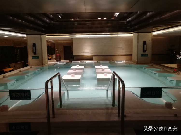 約個(gè)溫泉養(yǎng)生局，汗蒸鐵板可以從早到晚過(guò)夜，一天不到100好嗨喲！