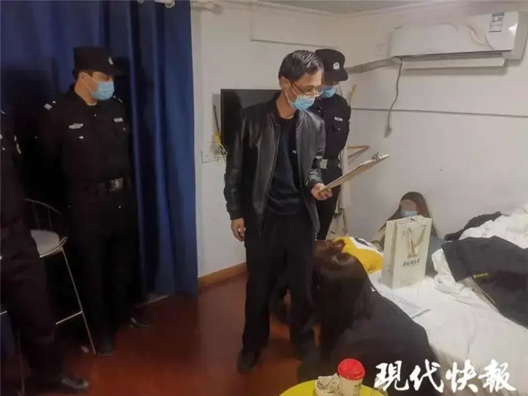 直擊掃黃現(xiàn)場！南京警方利刃二號行動雷霆出擊抓獲130人！