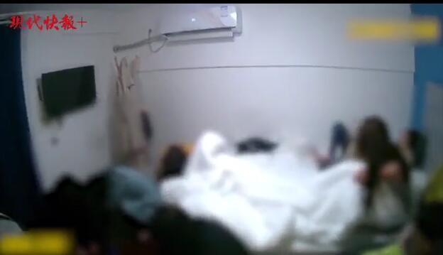 直擊掃黃現(xiàn)場！南京警方利刃二號行動雷霆出擊抓獲130人！