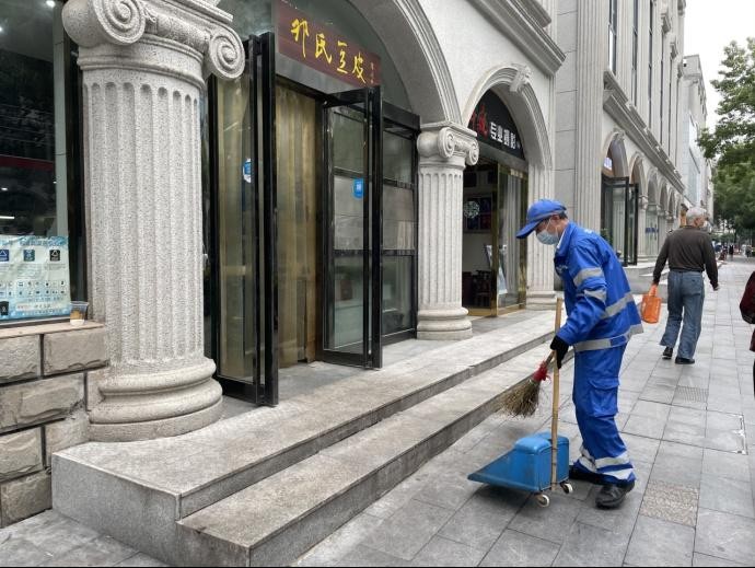 600米馬路美容Spa后锃亮锃亮市民:給我家陽(yáng)臺(tái)也來(lái)一個(gè)