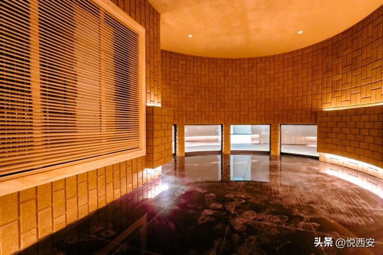 漲巢西安首店開業(yè)像辦藝術(shù)展一樣做的洗浴中心