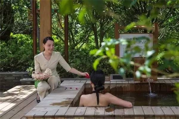 女人節(jié)半天假去哪享受這些地方半價(jià)免費(fèi)任你選！