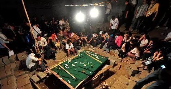 夜晚合肥警方?jīng)_進一SPA會所沒過多久……