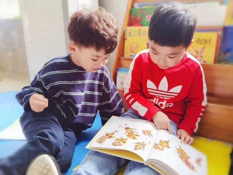 開卷有益來一場讀書spa—濟南市市中區(qū)樂山幼兒園讀書月主題活動