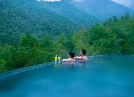 江蘇常州旅游風(fēng)光——天目湖御水溫泉竹海森林里的溫泉