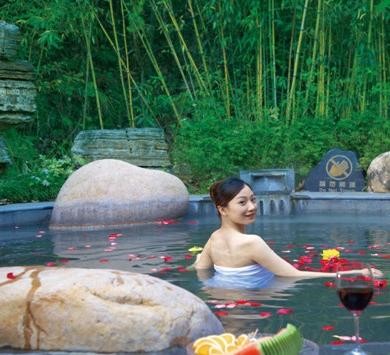 江蘇常州旅游風(fēng)光——天目湖御水溫泉竹海森林里的溫泉