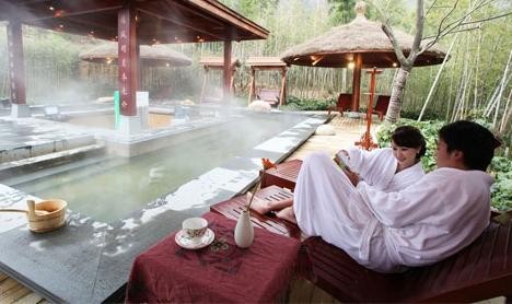 江蘇常州旅游風(fēng)光——天目湖御水溫泉竹海森林里的溫泉