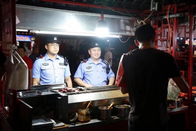 冰城公安：最美警色守護(hù)城市煙火氣
