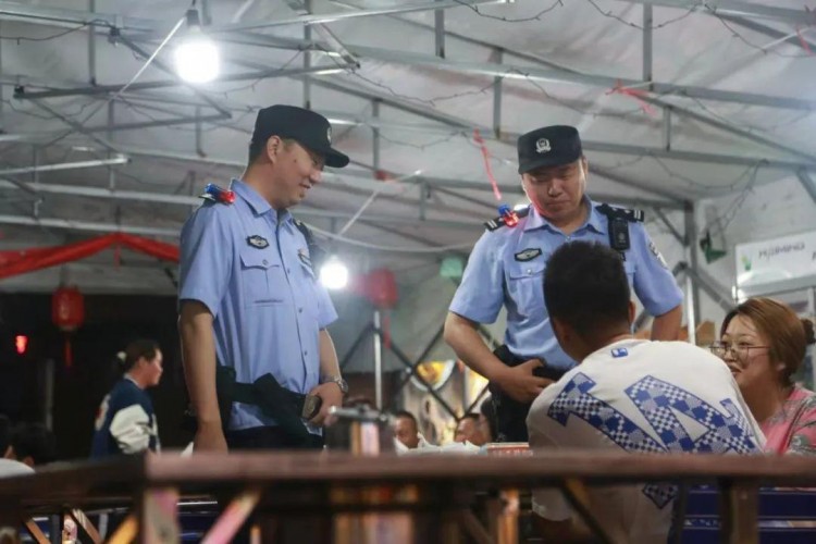 冰城公安：最美警色守護(hù)城市煙火氣