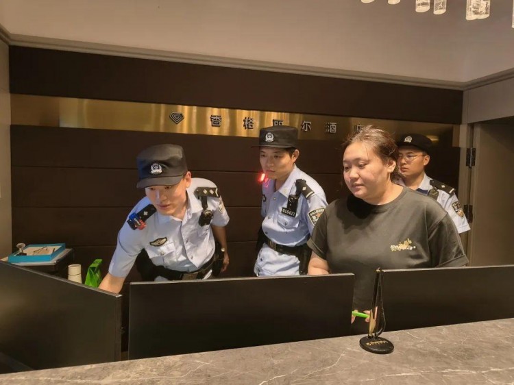 冰城公安：最美警色守護(hù)城市煙火氣