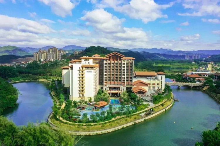 廣東惠州5星標(biāo)準(zhǔn)度假地豪華房+自助早餐+泳池+68個溫泉平靚正