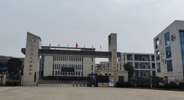 贛州一幼兒園對(duì)面開足浴會(huì)所被投訴