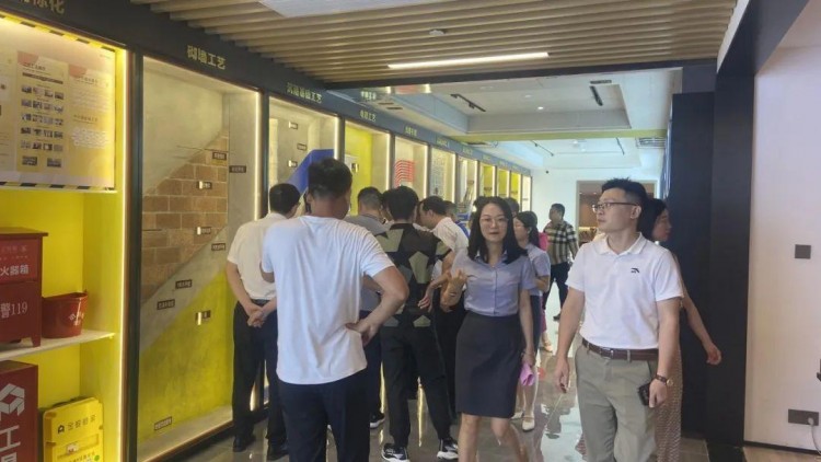 新商界贛州24班集體走訪——江西中博裝飾集團(tuán)