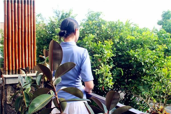 觀瀾湖水療大宅的美女導(dǎo)覽師