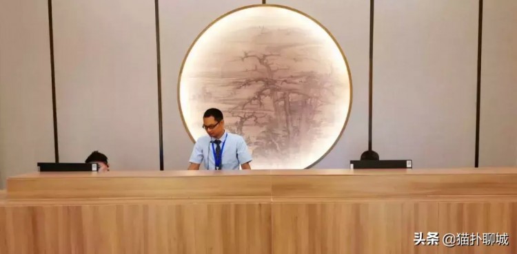 聊城最頂級(jí)的室內(nèi)恒溫游泳池就在這家三千平米的足療店里