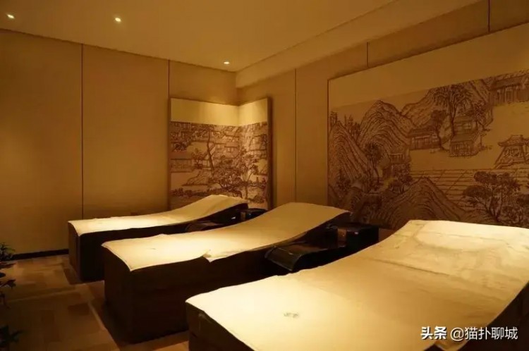聊城最頂級(jí)的室內(nèi)恒溫游泳池就在這家三千平米的足療店里