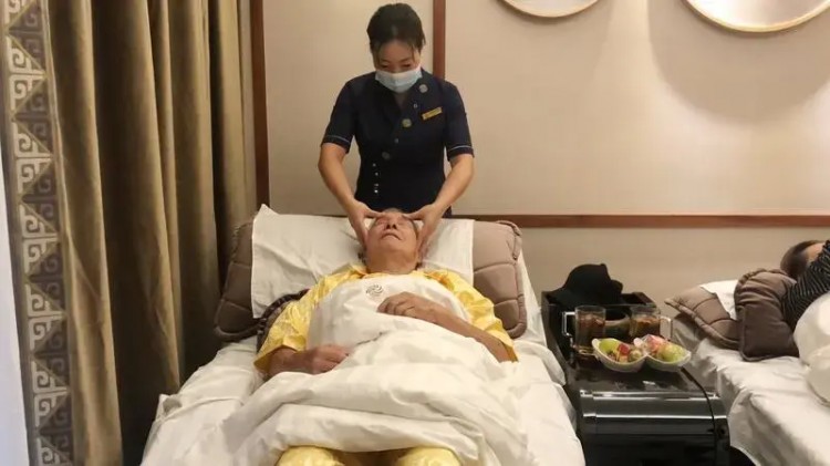 九九重陽(yáng)頤而康迎來(lái)九旬老戰(zhàn)士