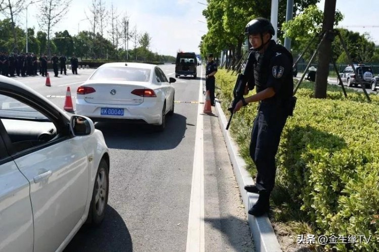 會(huì)所內(nèi)發(fā)生槍擊案警方全力追捕