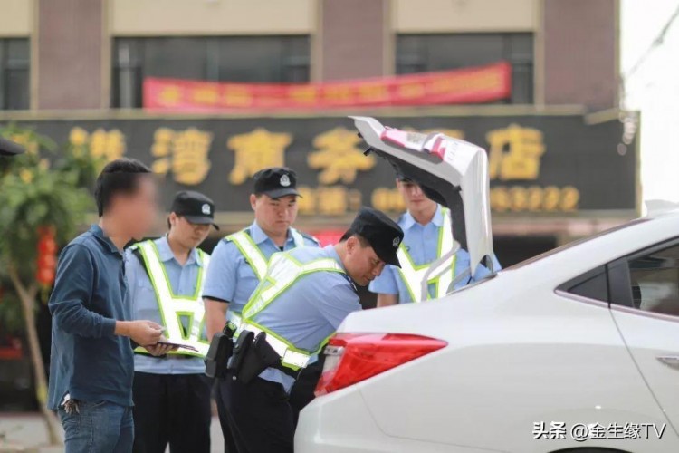 會(huì)所內(nèi)發(fā)生槍擊案警方全力追捕