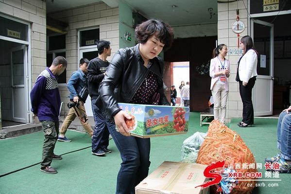 紫金街道攜手紫悅美容養(yǎng)生會(huì)所慰問智障兒童