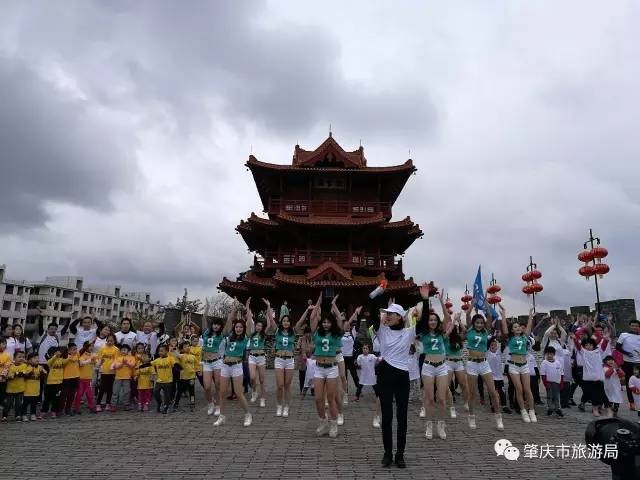 發(fā)生什么事今天肇慶宋城墻上好多人圍觀！