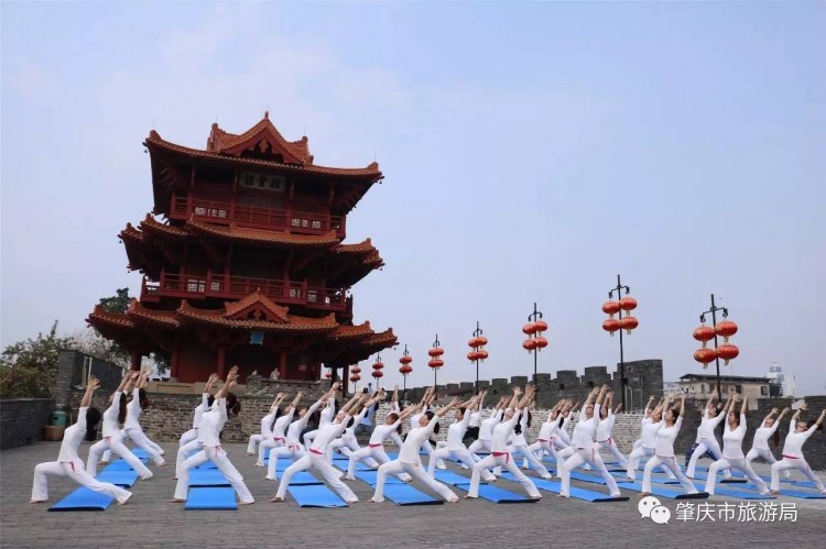 發(fā)生什么事今天肇慶宋城墻上好多人圍觀！