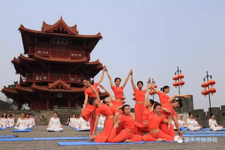 發(fā)生什么事今天肇慶宋城墻上好多人圍觀！