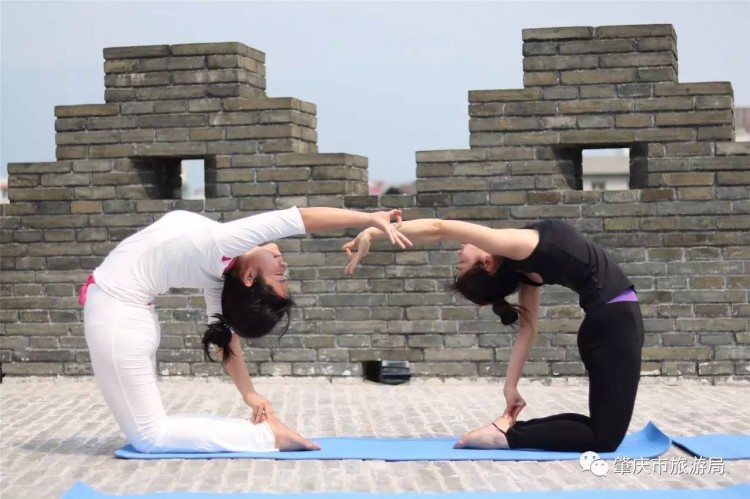 發(fā)生什么事今天肇慶宋城墻上好多人圍觀！