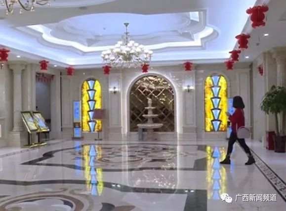 柳州一養(yǎng)生會(huì)所女更衣室闖進(jìn)醉漢顧客：賠2000！會(huì)所：沒脫衣服沒損失