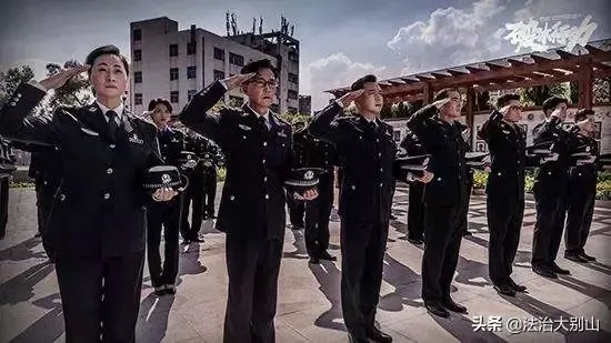 湖北警方清查娛樂場所97名男女被抓！全程網(wǎng)上直播…