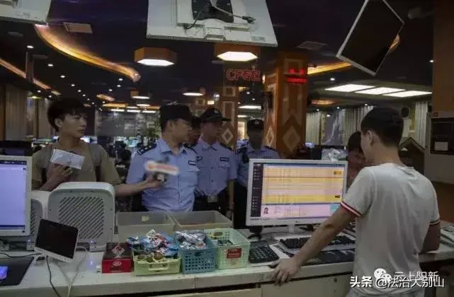 湖北警方清查娛樂場所97名男女被抓！全程網(wǎng)上直播…