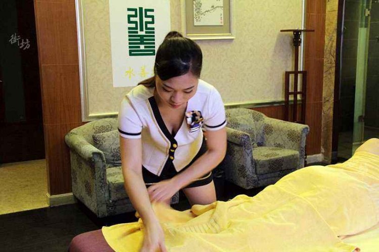 按摩女技師與小伙相識2月閃婚：愛情來得太快就像龍卷風(fēng)