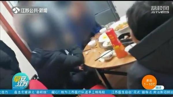 擅自營業(yè)聚餐聚賭鹽城一足療店被警方當(dāng)場查封
