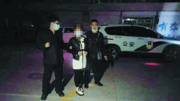 按摩店白天大門緊閉窗簾遮擋前后門安十余攝像頭仍被連窩端