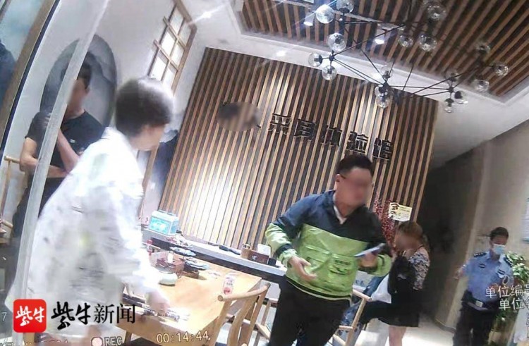 連云港一采耳店違規(guī)營(yíng)業(yè)3人被處罰