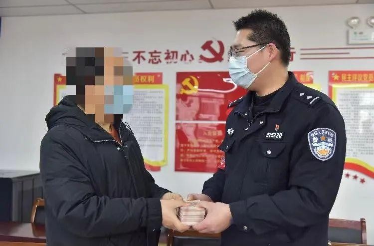 馬鞍山一男子拉車門盜得5萬元現(xiàn)金首先做個(gè)SPA美容