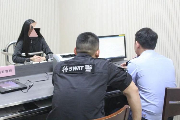 美女模特一對一特色服務(wù)充值會員卡才能享受